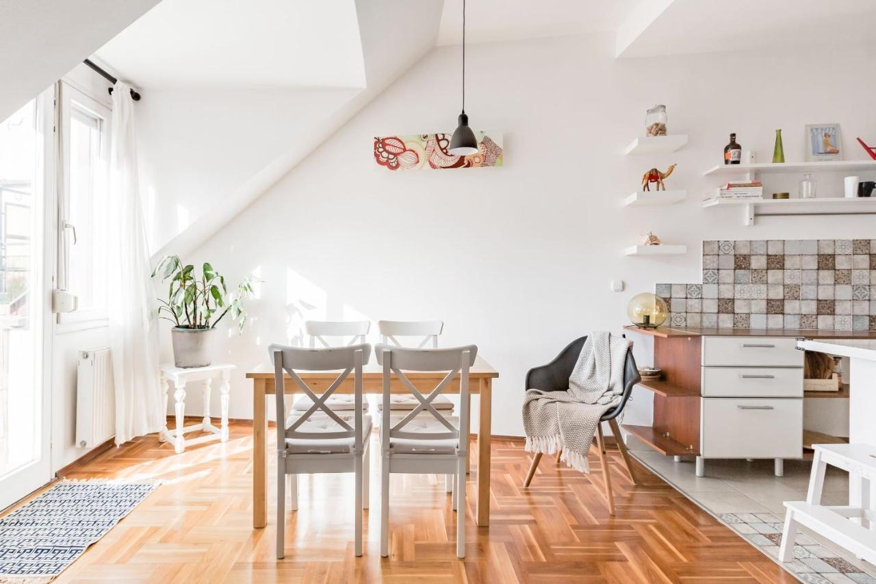 Relax Into Loft Living At A Light-Filled City Escape ブダペスト エクステリア 写真
