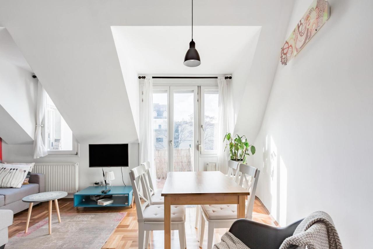 Relax Into Loft Living At A Light-Filled City Escape ブダペスト エクステリア 写真