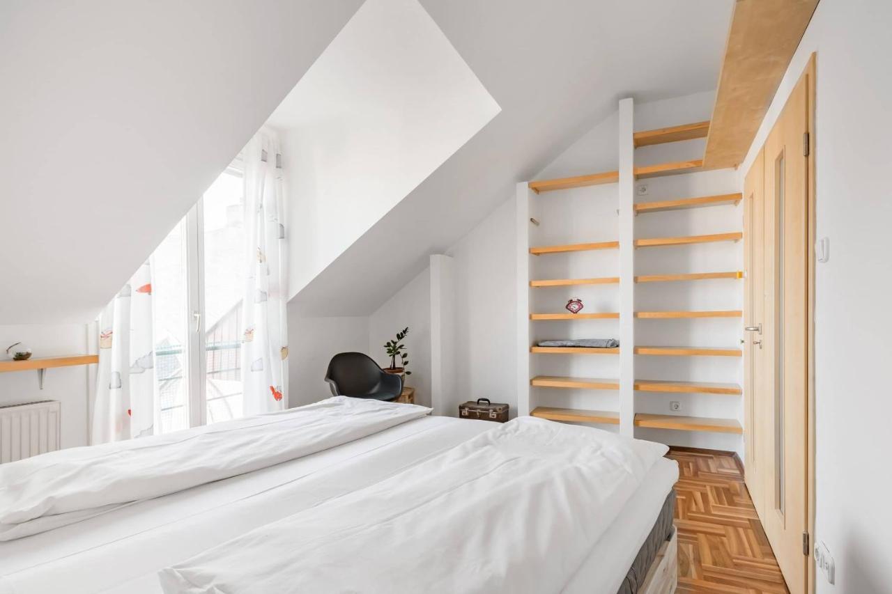Relax Into Loft Living At A Light-Filled City Escape ブダペスト エクステリア 写真