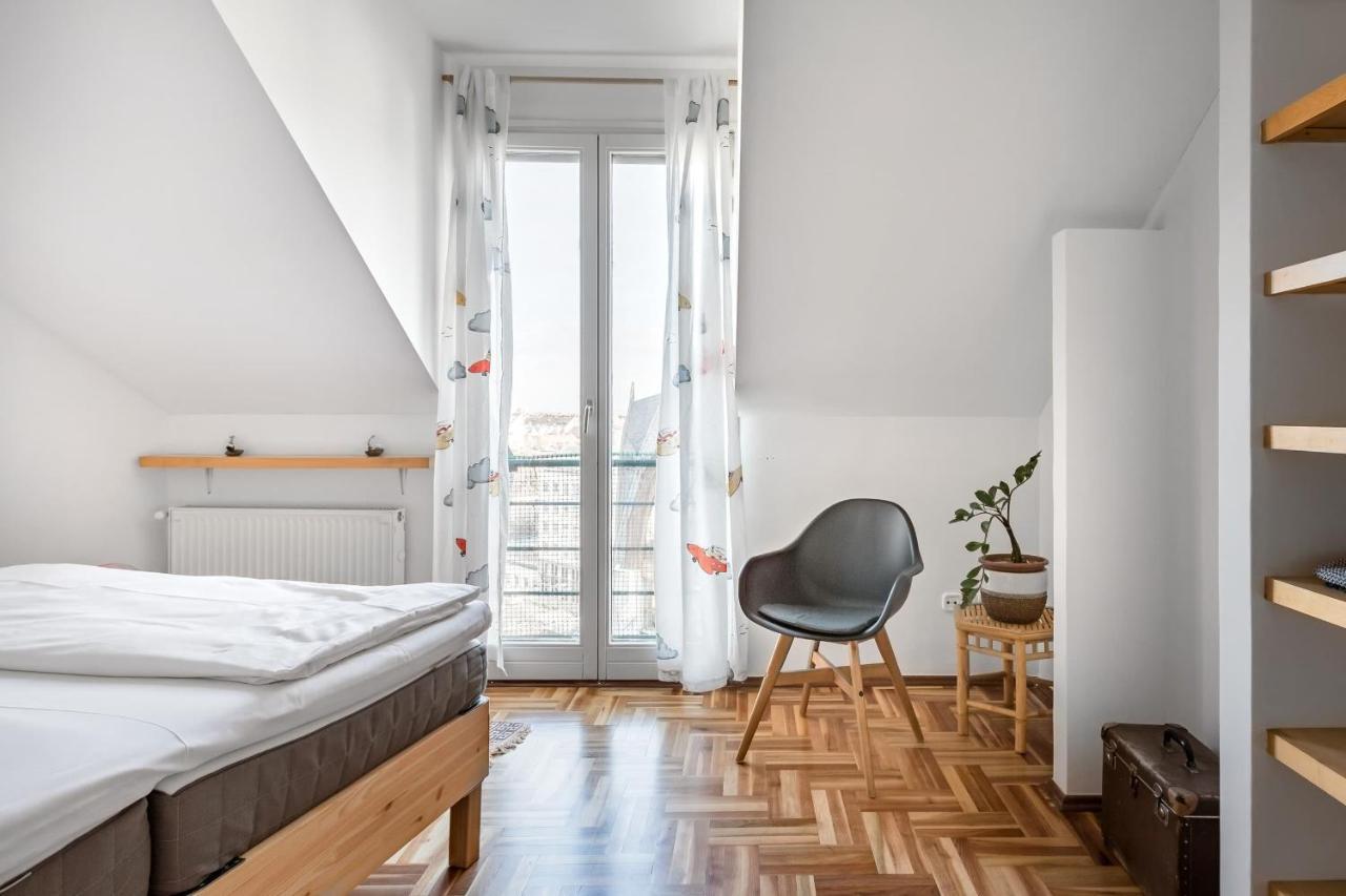 Relax Into Loft Living At A Light-Filled City Escape ブダペスト エクステリア 写真