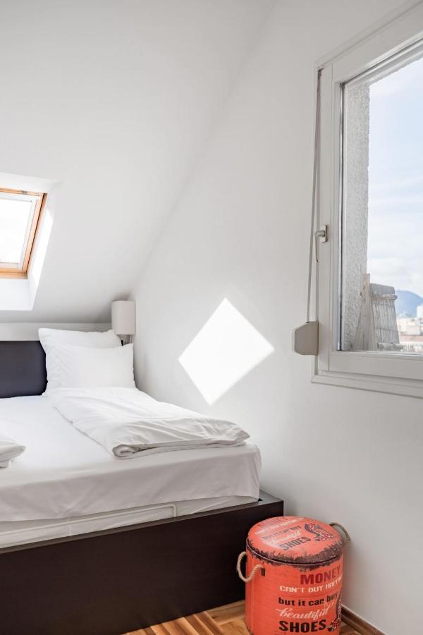 Relax Into Loft Living At A Light-Filled City Escape ブダペスト エクステリア 写真