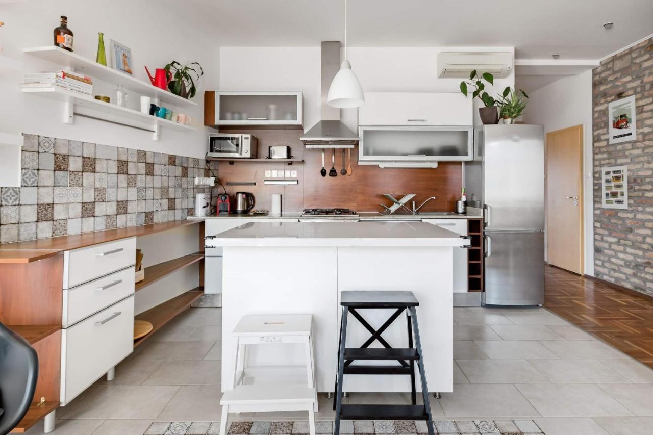 Relax Into Loft Living At A Light-Filled City Escape ブダペスト エクステリア 写真